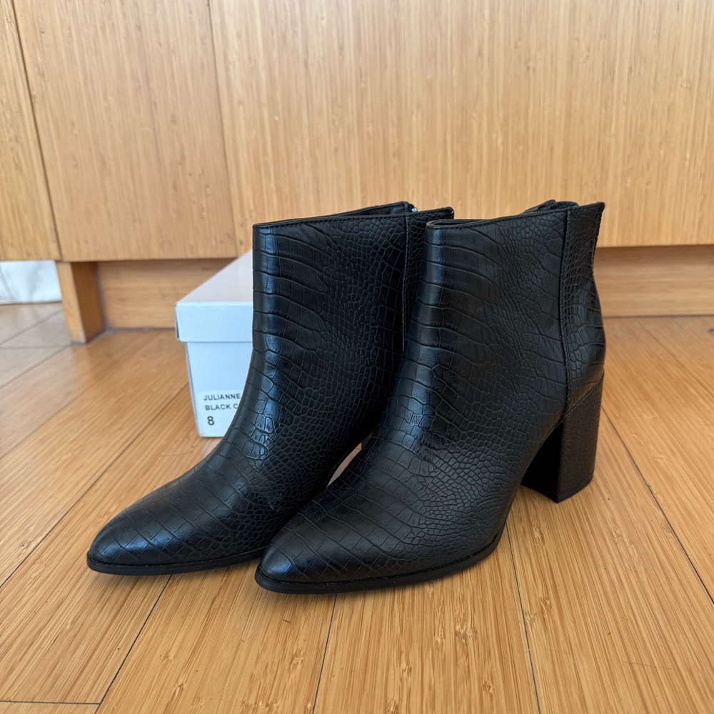 NEW! Steve Madden Croc Block Heel Black